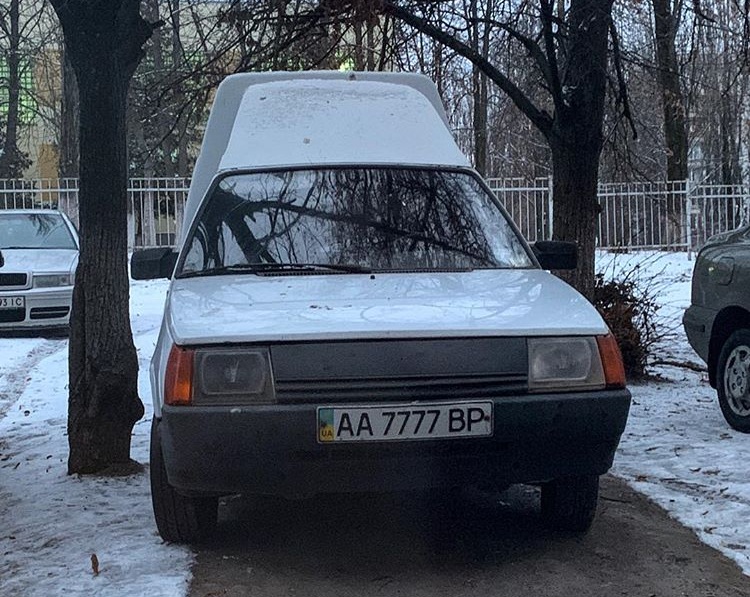 В Украине засветилась Таврия с номерами дороже самого авто
