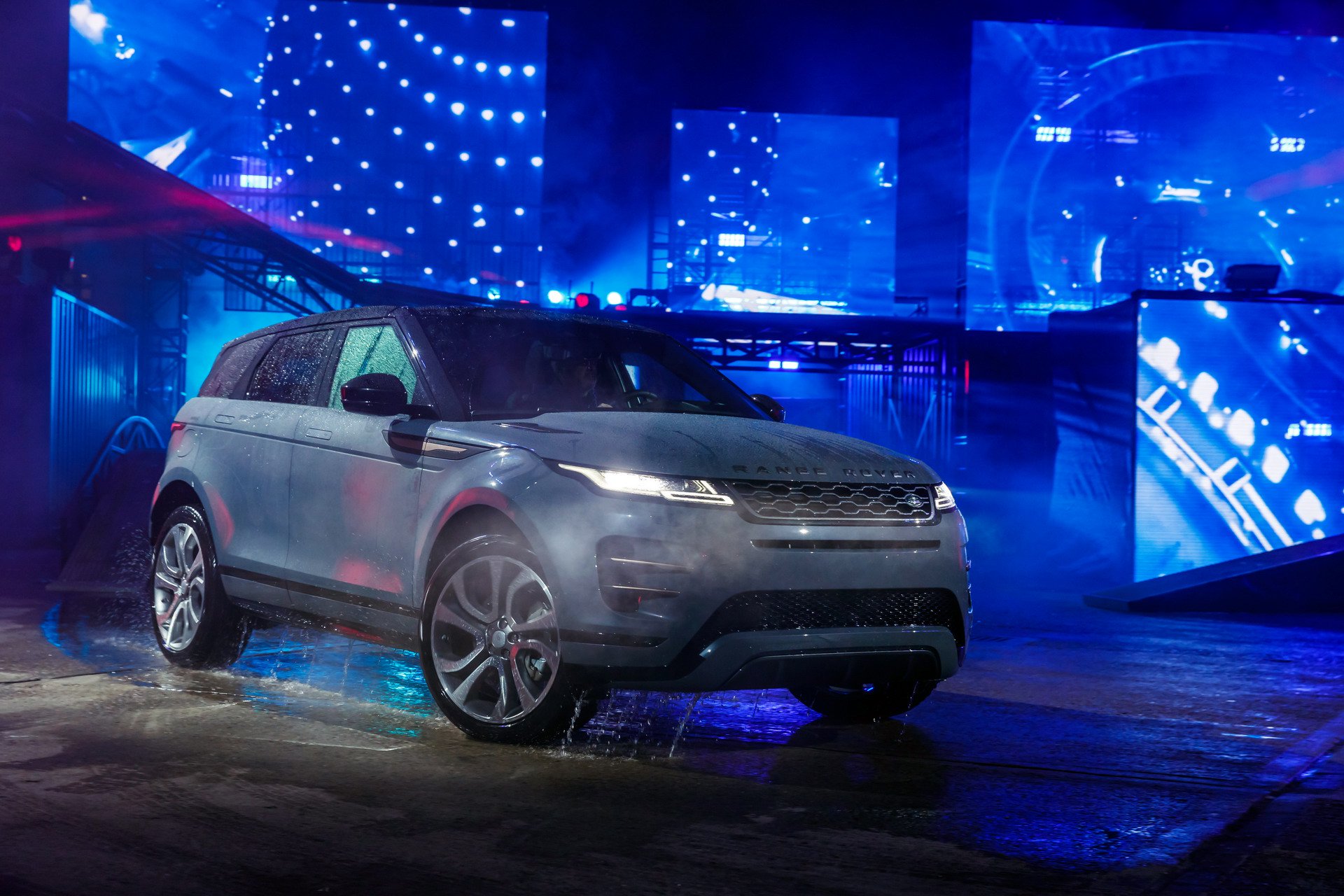 Живые фото и обзор нового Range Rover Evoque 2019