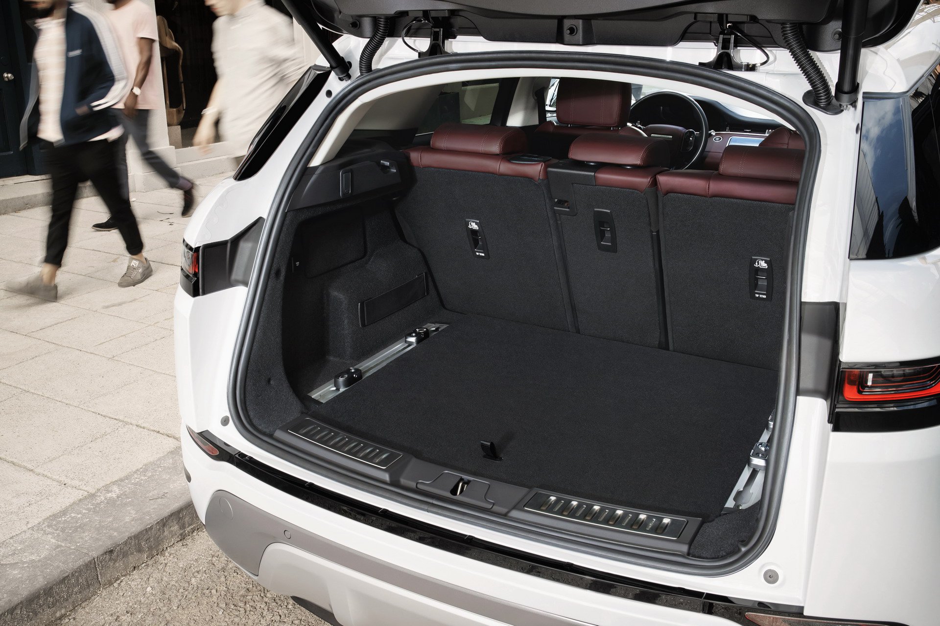 Живые фото и обзор нового Range Rover Evoque 2019