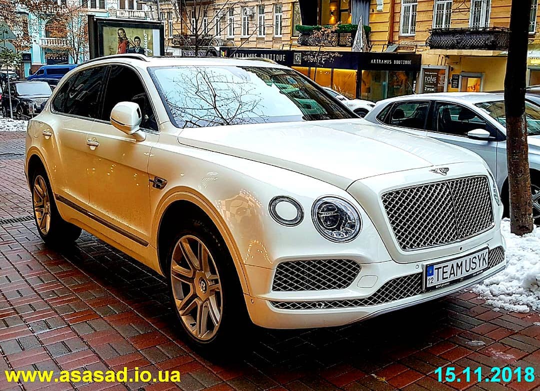В Украине появился эксклюзивный внедорожник Bentley с номерами команды Усика