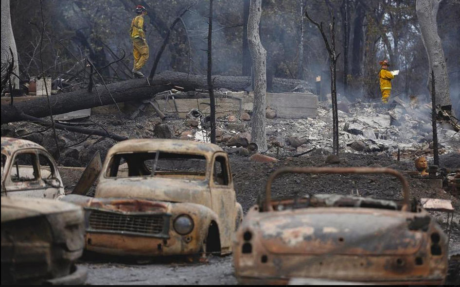 Пожар в Калифорнии уничтожил редчайший спорткар Buick и десятки ретро-авто