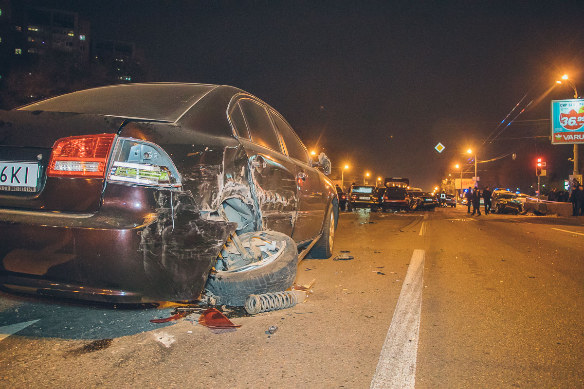 Масштабное ДТП в Днепре: 10 разбитых авто и водители в реанимации
