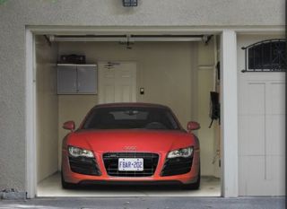 Поставь себе в гараж новенькую Audi R8 всего за $469.99! (ФОТО)