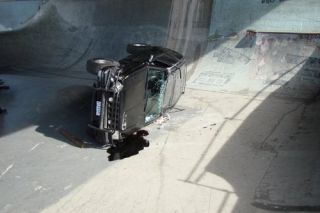 Jeep Grand Cherokee vs. скейтбойдирсты: внедорожник проиграл! (6 ФОТО)