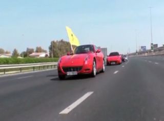 Нам так не жить: парад Ferrari в Арабских Эмиратах… (ВИДЕО)