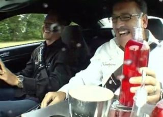 Шумахер и бармен готовят коктейль… на скорости 140 км/ч! (ВИДЕО)