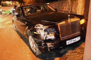 В Москве разбили Rolls-Royce… потому что он был на летней резине! (2 ФОТО)