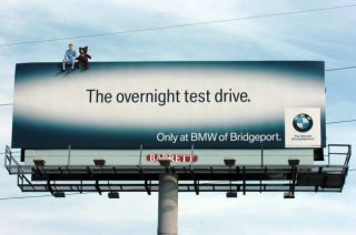 Своей рекламой BMW провоцирует водителей! (2 ФОТО)