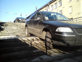 В Киеве водитель припарковался прямо в подземном переходе! (2 ФОТО)