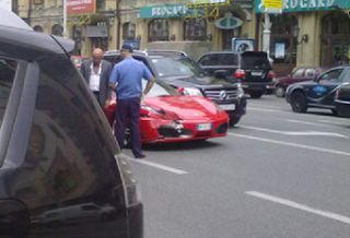 В центре Киева Пьерлуиджи Коллина на Ferrari совершил ДТП и попытался скрыться?! (2 ФОТО)