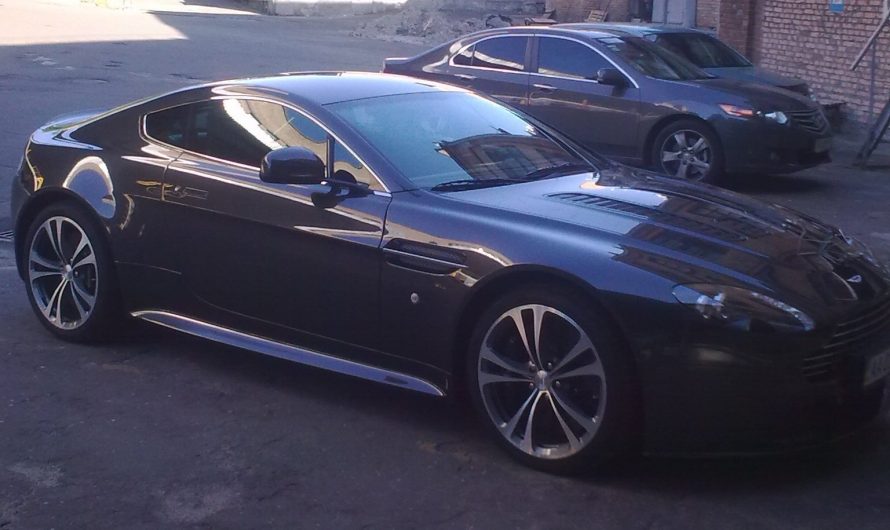 Aston Martin V12 Vantage