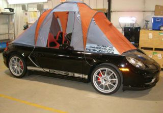Новость одной картинкой: палатка для… спорткара!