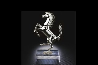 Домашняя статуэтка "лошадки" Ferrari будет продаваться по 4 900 евро (ФОТО)