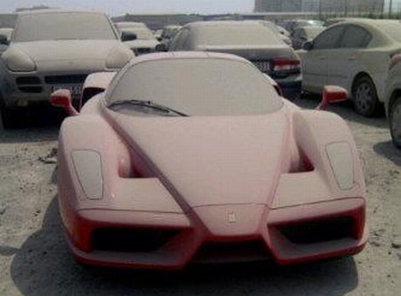 Это прискорбно: Ferrari Enzo под толстым слоя пыли… (ФОТО)