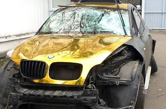 В Украине разбили "золотую" BMW… (ФОТО)