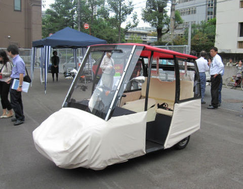 Японцы изобрели самый безопасный, но и самый уродливый автомобиль (6 ФОТО)