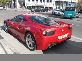 Киевляне раскупают Ferrari, как горячие пирожки?! (2 ФОТО)