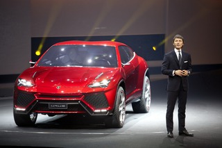 Lamborghini Urus из крови и плоти: жЫвая презентацЫя новинки с пекинского автосалона! (ВИДЕО)