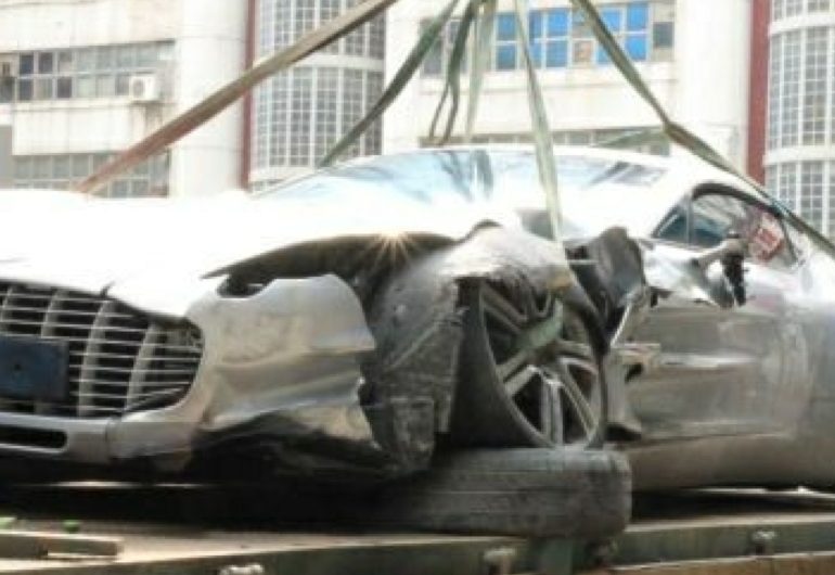 Минус один: в Китае разбили один из 77-ми Aston Martin ручной сборки