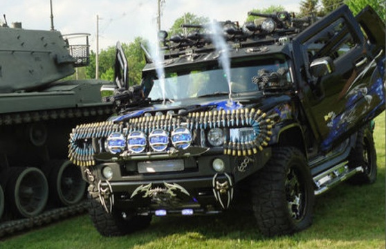 Готовимся к выборам: сатанинский Hummer с пушками за $55 000
