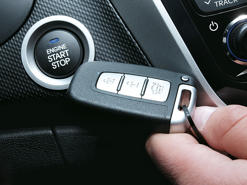 Брелок старт стоп. Solaris 2015 ключ бесключевой. Штатный ключ Hyundai Solaris 2011 с ключа. Ключ Хендай Солярис бесключевой. Бесключевой доступ Солярис 1.