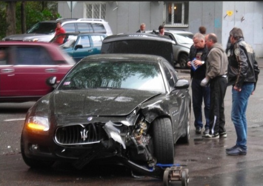 Встретились два одиночества: в Одессе столкнулись Maserati и Mercedes