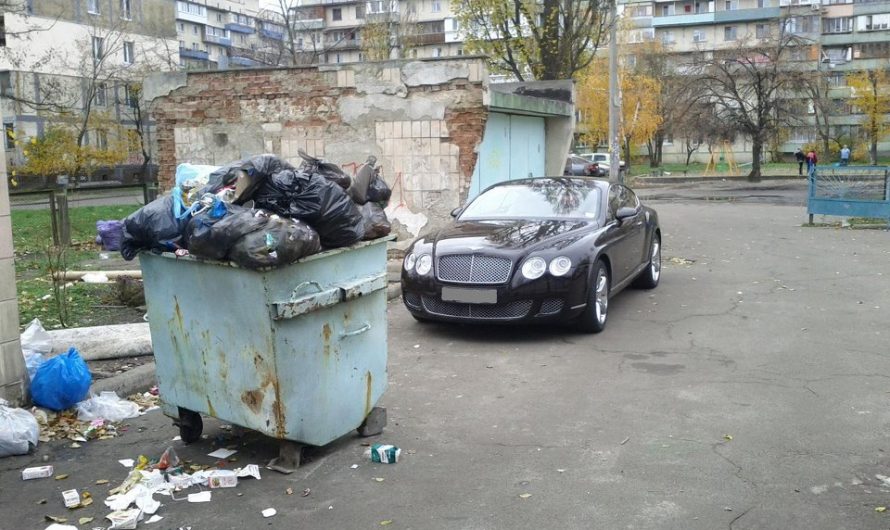 Новость одной картинкой: Bentley, спальный район и мусорка
