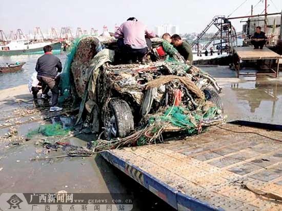 В Китае рыбаки поймали… Porsche Cayenne!