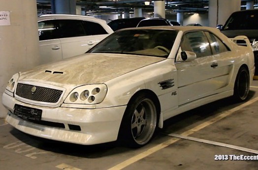 В Дубаи засняли очень редкий Mercedes CL Koenig