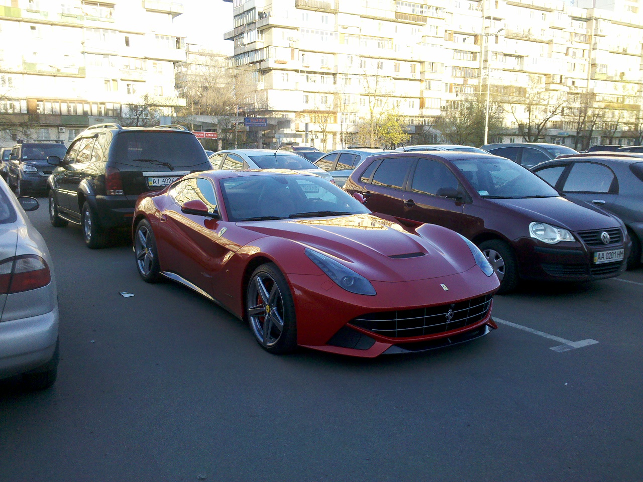 Украинцы за месяц потратили 60 миллионов на Ferrari и Bentley!