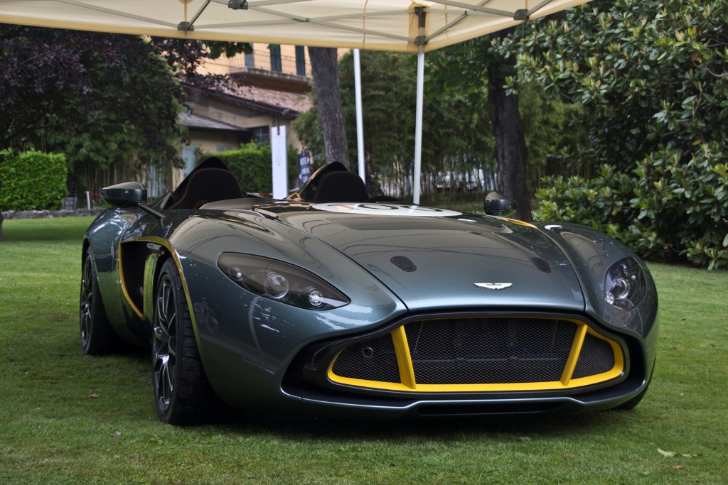 Во всех ракурсах: подробно о юбилейном Aston Martin CC100
