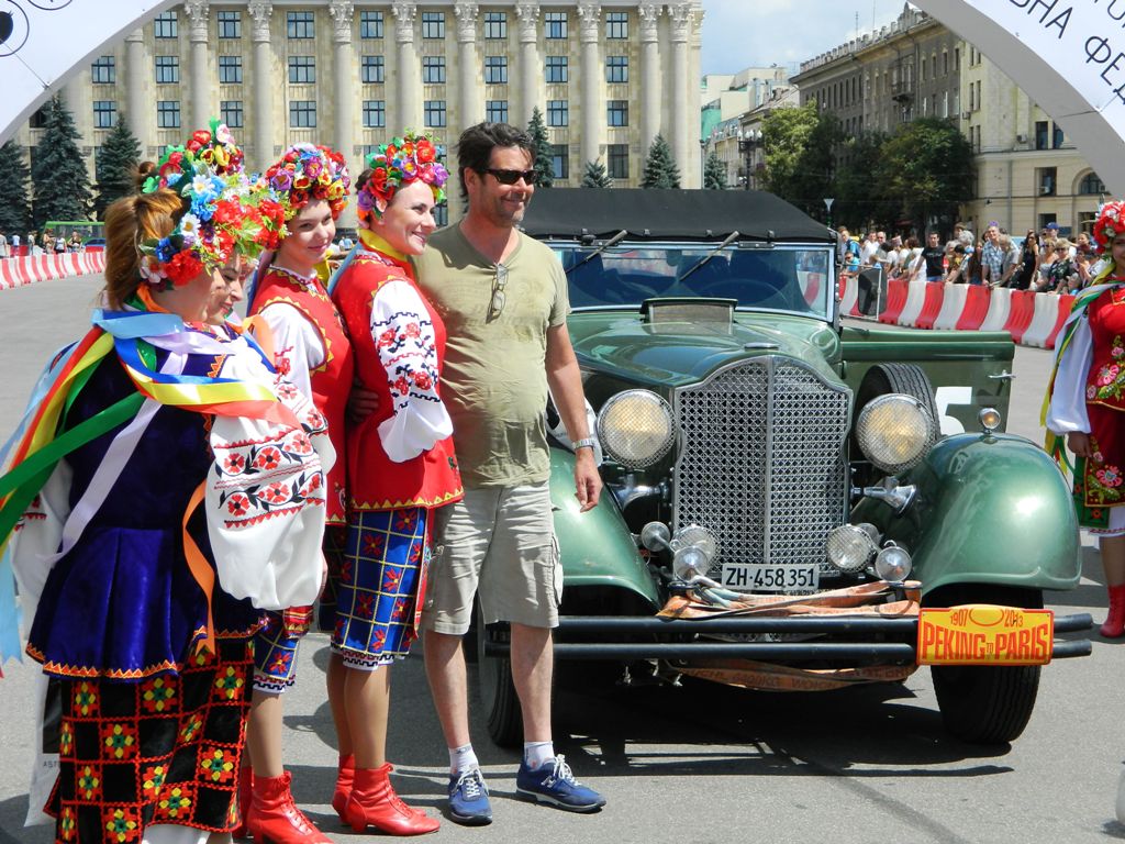 Ралли раритетов «Пекин-Париж 2013» встретили в Украине