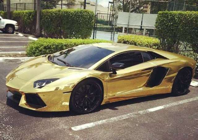 Зять президента купил золотой Lamborghini