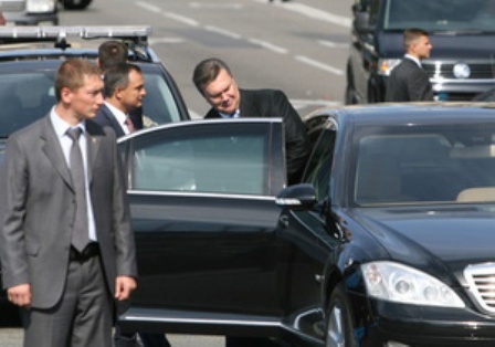 Пробуем сосчитать количество машин в кортеже Путина и Януковича