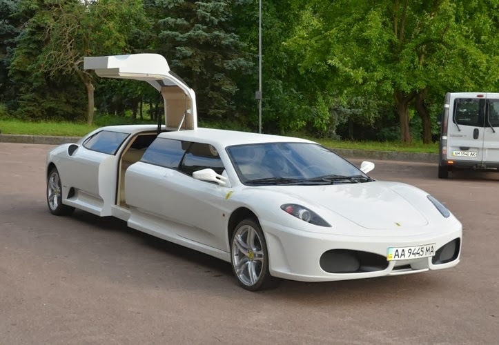 Иностранцев впечатлил сделанный в Украине лимузин Ferrari