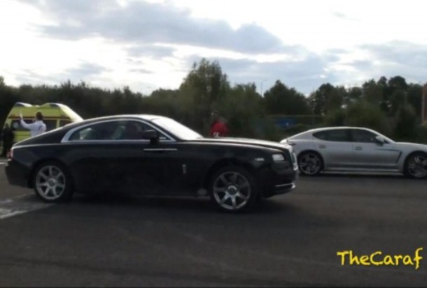 Занятное зрелище: драг-рейсинг на аристократичном Rolls-Royce Wraith