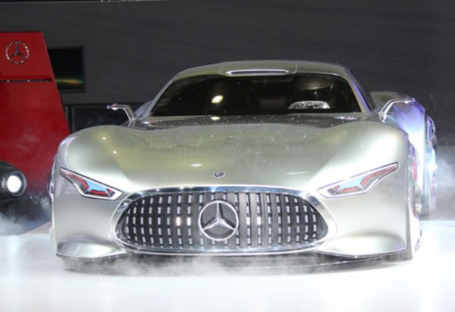 Виртуальная реальность: Mercedes воплотил в металле суперкар для гоночного симулятора