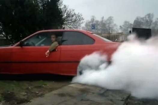 BMW и дымовая завеса: хотел зажечь, но получилось поджечь