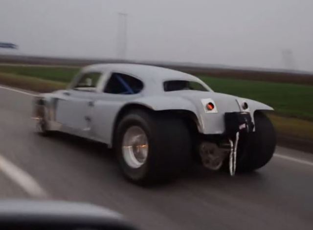 Всем на зависть: горбатый Запорожец с мотором V8 от Mustang!