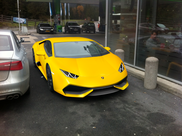 Новость одной картинкой: Lamborghini Cabrera LP600-4 во всей красе