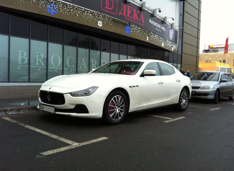 Первый пошел! В Киеве засветилась новая Maserati Ghibli