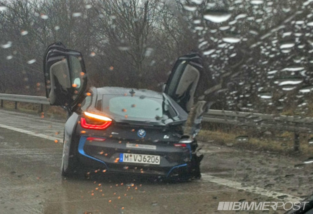 Новость одной картинкой: в Германии разбили первый электроспорткар BMW i8
