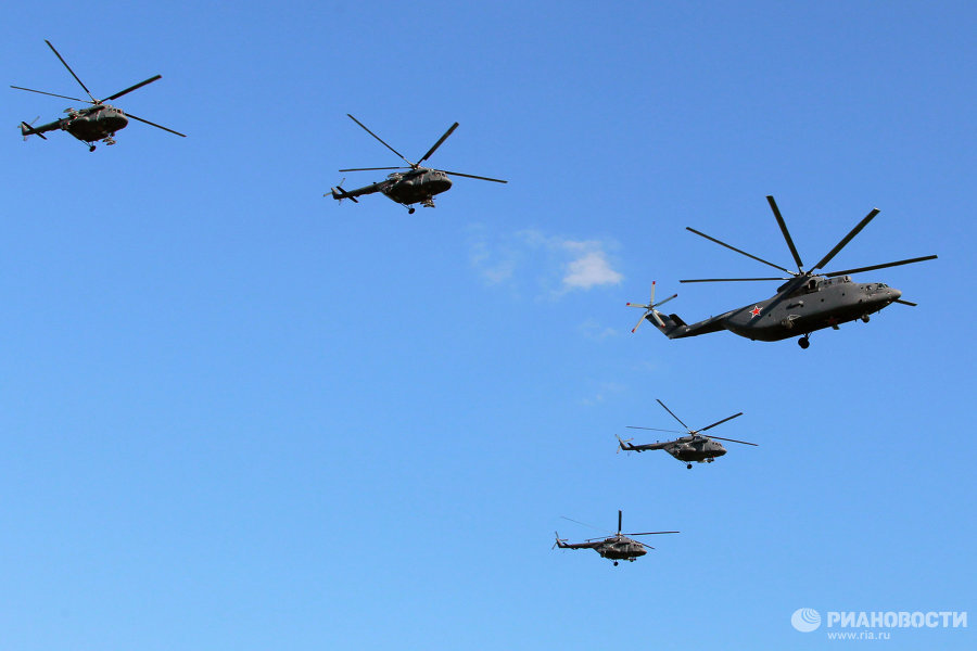 В Крым едут 880 танков, дороги перекрыты, в небе вертолеты и самолеты +ВИДЕО