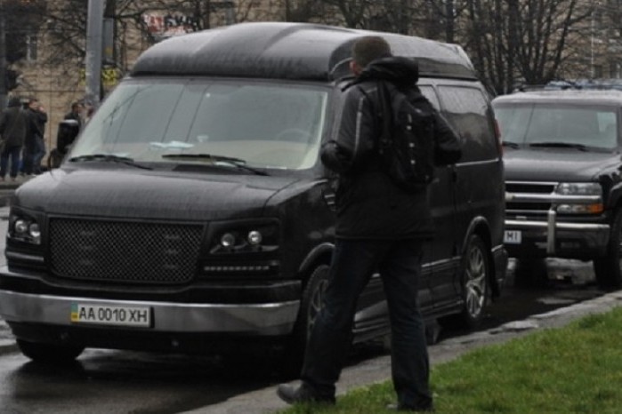 Лидер «Правого сектора» прикарманил себе авто Януковича?!
