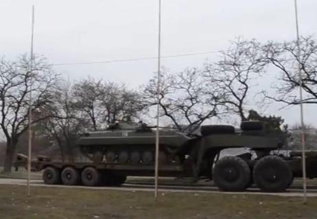 В Крым стягивают украинскую военную технику +ВИДЕО