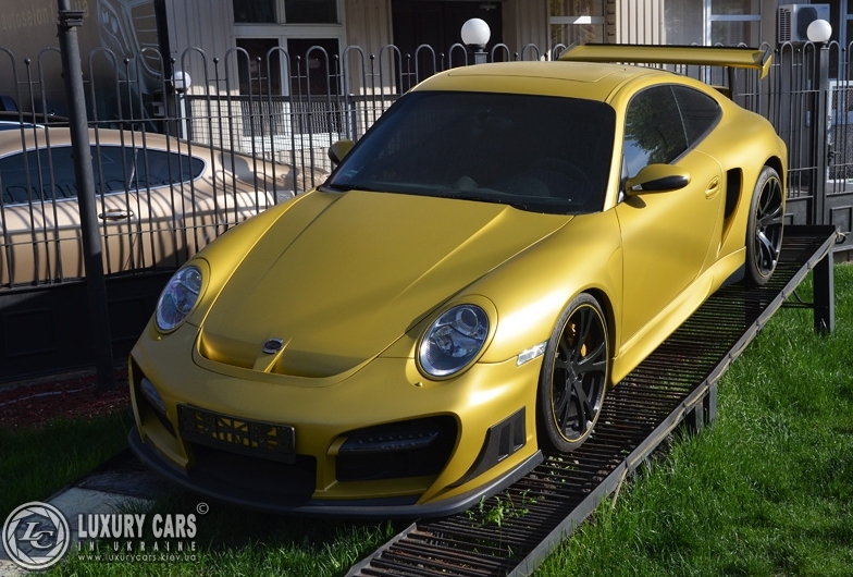 В Украине продают любимый спорткар Porsche Черновецкого-младшего