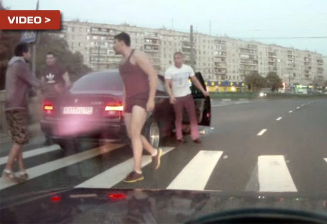 Привет из 90-х, или как в России поступают с хамовитыми пешеходами