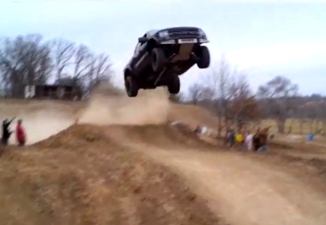 Прыжок на Ford Raptor, или как за минуту разбить $100 тысяч +ВИДЕО