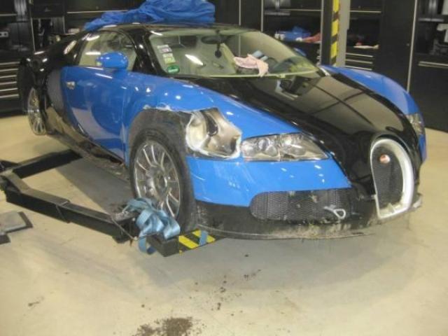 Разбитый в «тотал» Bugatti Veyron продали за 190 000 евро