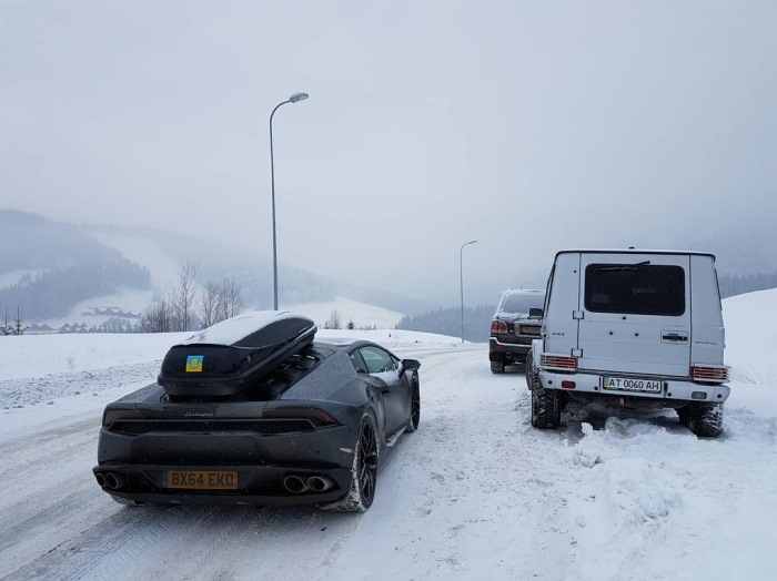 Новость одной картинкой: Lamborghini на пути в Буковель